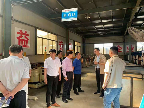 原省工信廳孫廳長(zhǎng)蒞臨躍鑫公司，考察風(fēng)機(jī)盤(pán)管車(chē)間生產(chǎn)情況