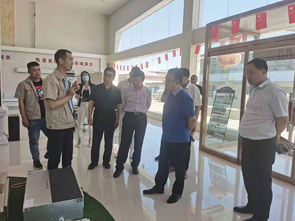 原省工信廳孫廳長(zhǎng)蒞臨躍鑫公司，考察風(fēng)機(jī)盤(pán)管車(chē)間生產(chǎn)情況