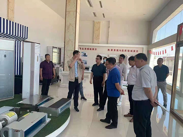 原省工信廳孫廳長(zhǎng)蒞臨躍鑫公司，考察風(fēng)機(jī)盤(pán)管車(chē)間生產(chǎn)情況