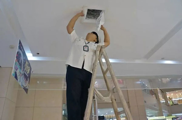 四川省攀枝花市仁和區(qū)衛(wèi)生計(jì)生監(jiān)督執(zhí)法大隊(duì)開(kāi)展集中空調(diào)專(zhuān)項(xiàng)檢查