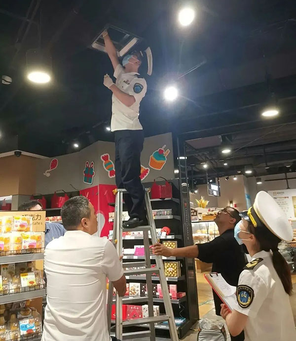 上海市虹口區(qū)衛(wèi)監(jiān)所開(kāi)展集中空調(diào)通風(fēng)系統(tǒng)排摸建檔和專(zhuān)項(xiàng)監(jiān)督檢查工作